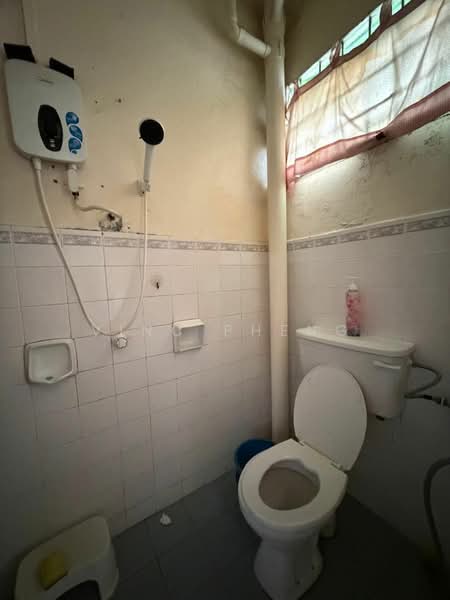 Apartment for Sale at Rumah Pangsa Bukit Baru Jaya - Vinc Pheng - Bathroom - PropertyGuru.com.my