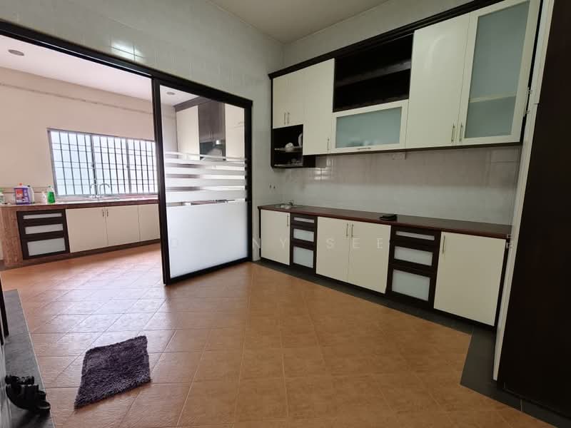 Rumah Teres 2 Tingkat untuk Disewa di Taman Kulai Utama (Kulai) - Danny See - Kitchen - PropertyGuru.com.my