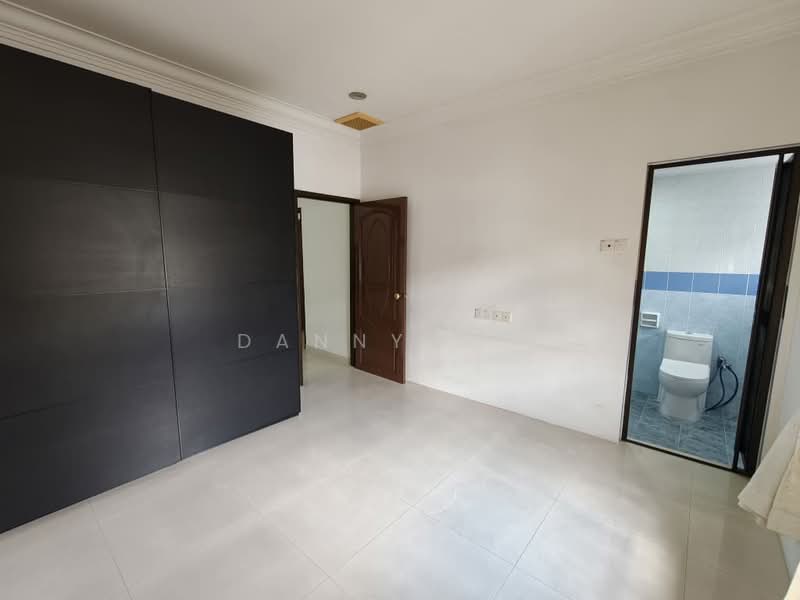 Rumah Teres 2 Tingkat untuk Disewa di Taman Kulai Utama (Kulai) - Danny See - Bedroom - PropertyGuru.com.my