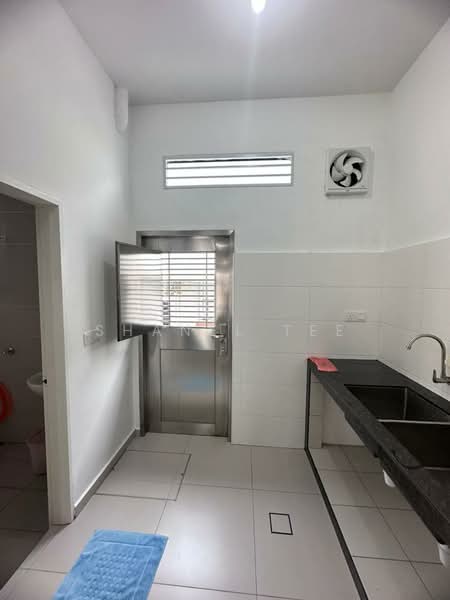 2-storey Terraced House for Rent in Bandar Seri Impian (Kluang) - Shanel Tee - Kitchen - PropertyGuru.com.my