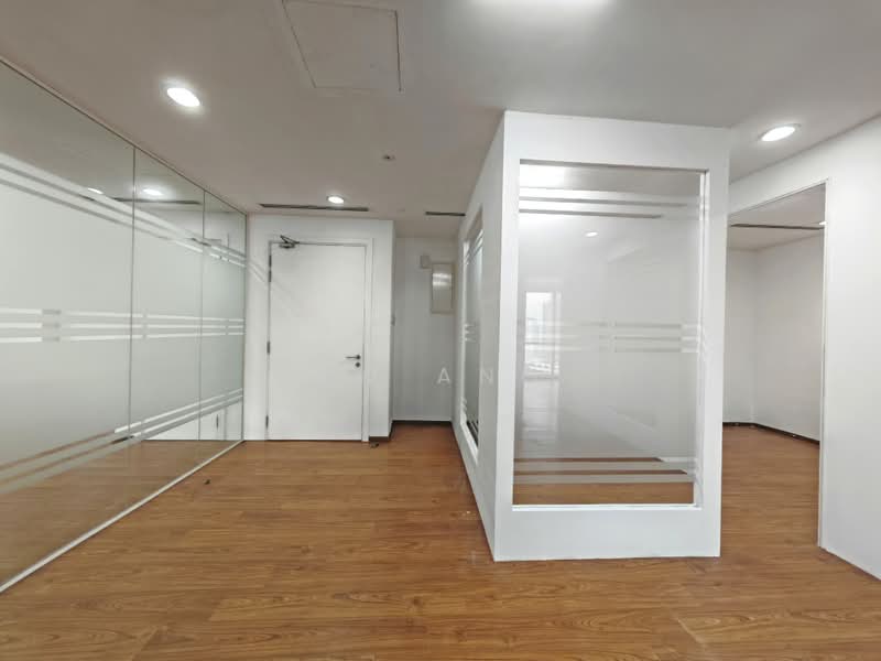 Office for Rent in KLCC (KL City Centre) - SW Ang - Waiting Area/Bar Area - PropertyGuru.com.my