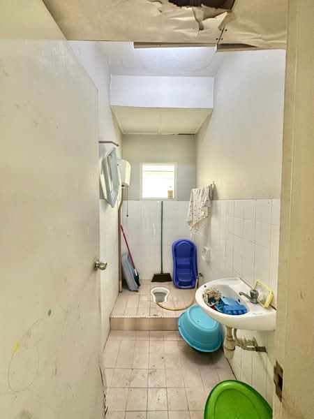 2-storey Terraced House for Sale in Taman Bunga Negara (Shah Alam) - Adibah Salim - Bathroom - PropertyGuru.com.my