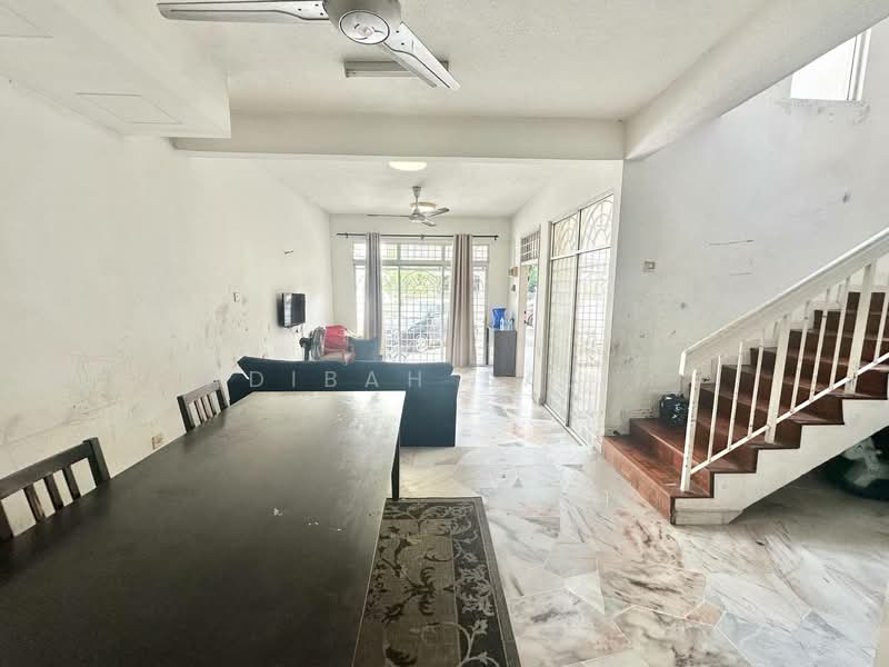 2-storey Terraced House for Sale in Taman Bunga Negara (Shah Alam) - Adibah Salim - Living Room - PropertyGuru.com.my