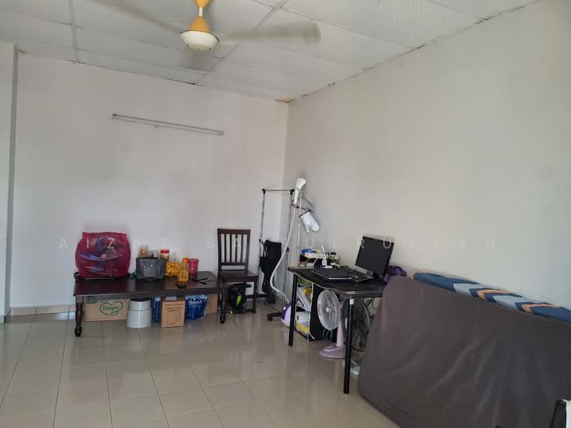 Rumah Teres 1 Tingkat untuk Dijual di Seksyen 14 (Petaling Jaya) - Aizat Saifulrullah - Living Room - PropertyGuru.com.my