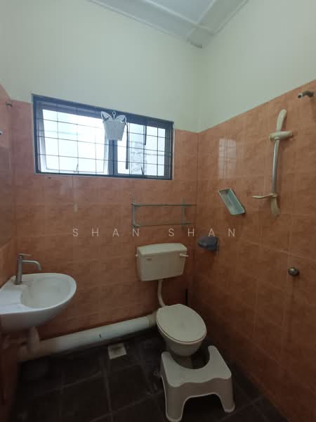Terraced House for Sale in Usj 2 (Subang Jaya) - Shan Shan - Bathroom - PropertyGuru.com.my