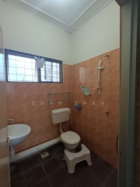 Terraced House for Sale in Usj 2 (Subang Jaya) - Shan Shan - Bathroom - PropertyGuru.com.my