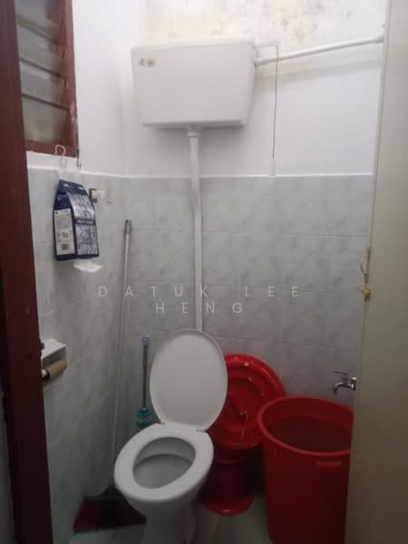 2-storey Terraced House for Sale in Anjung Bercham Megah (Ipoh) - Datuk Lee Heng - Bathroom - PropertyGuru.com.my