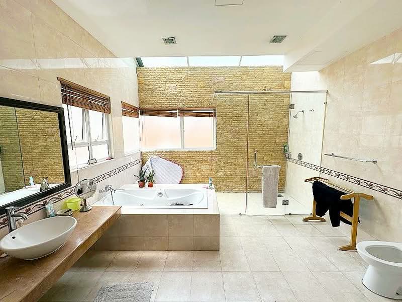 Semi-Detached House for Sale in Ara Damansara (Selangor) - Vincent Liaw - Bathroom - PropertyGuru.com.my