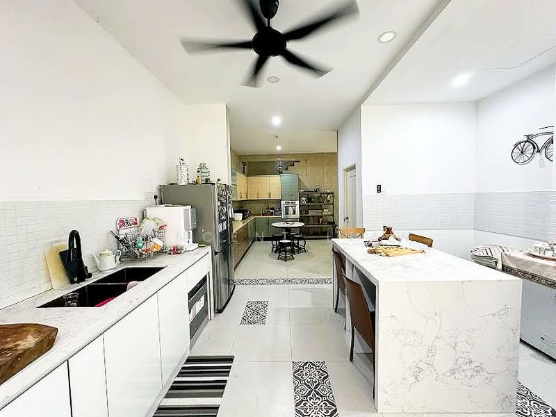 Semi-Detached House for Sale in Ara Damansara (Selangor) - Vincent Liaw - Kitchen - PropertyGuru.com.my