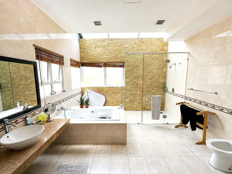 Semi-Detached House for Sale in Ara Damansara (Selangor) - Vincent Liaw - Bathroom - PropertyGuru.com.my