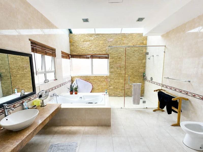 Semi-Detached House for Sale in Petaling Jaya (Ara Damansara) - Vincent Liaw - Bathroom - PropertyGuru.com.my