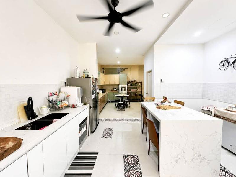 Semi-Detached House for Sale in Petaling Jaya (Ara Damansara) - Vincent Liaw - Kitchen - PropertyGuru.com.my