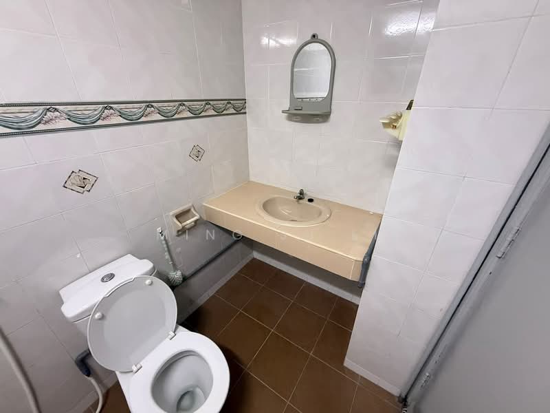 Kondominium untuk Disewa di Desa Kiara - Ming Ju Li - Bathroom - PropertyGuru.com.my