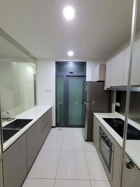 Servis Apartment untuk Disewa di Crescent Bay Suites (Teluk Bayu) - Sam Yap - Kitchen - PropertyGuru.com.my