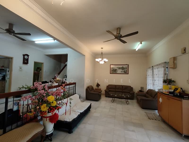 2-storey Terraced House for Sale in Bukit Jelutong (Shah Alam) - Kho Daniel - Living Room - PropertyGuru.com.my