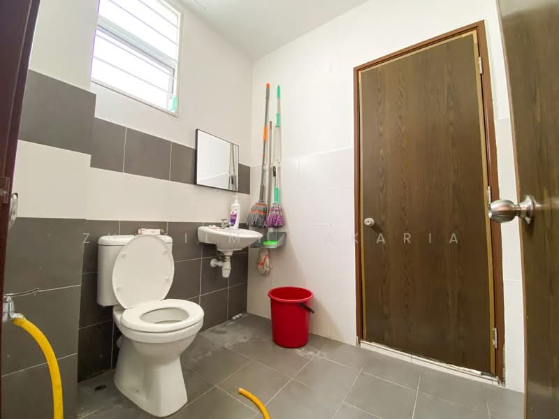 2-storey Terraced House for Sale in Sungai Buloh (Selangor) - Zulhilmi Zakaria - Bathroom - PropertyGuru.com.my