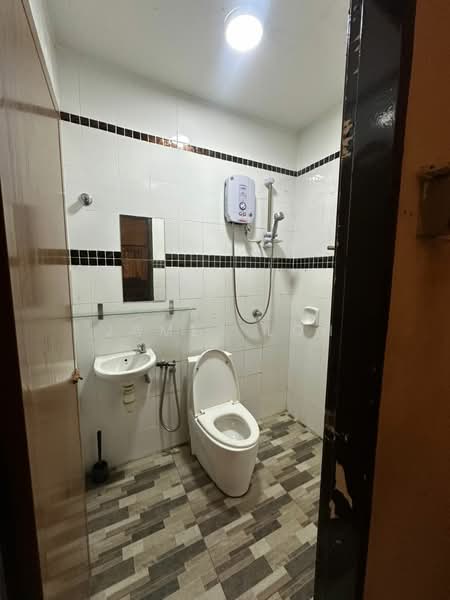Semi-Detached House for Sale in Batu Caves (Selangor) - James Loh - Bathroom - PropertyGuru.com.my