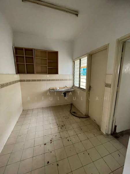 2-storey Terraced House for Sale in Putra Heights (Subang Jaya) - Aizat Saifulrullah - Kitchen - PropertyGuru.com.my