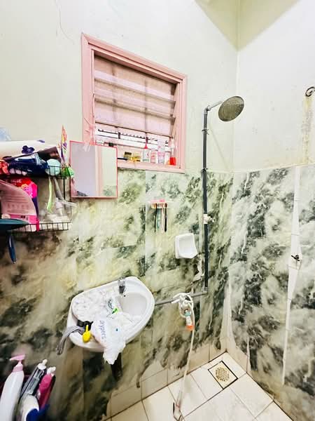 Rumah Teres 2 Tingkat untuk Dijual di Taman Teluk Gedung Indah (Klang) - Jason Lim - Bathroom - PropertyGuru.com.my