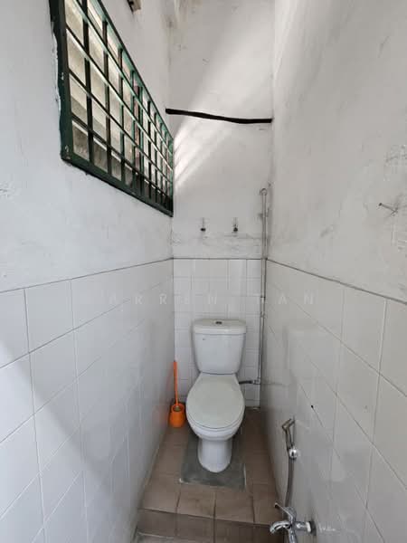 Kedai untuk Disewa di Taman Klang Jaya (Klang) - Darren Tan - Bathroom - PropertyGuru.com.my