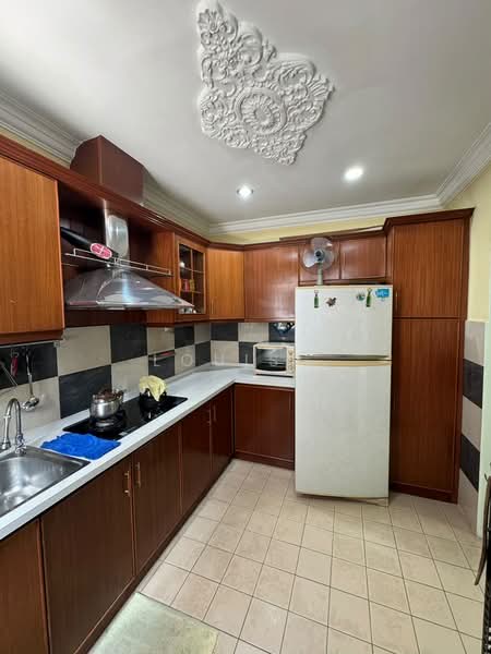 Rumah Teres untuk Dijual di Bandar Kinrara Seksyen 5 (Bandar Kinrara) - Louis . - Kitchen - PropertyGuru.com.my