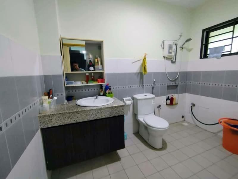 Semi-Detached House for Sale in Taman Nusa Idaman (Iskandar Puteri (Nusajaya)) - Andrew Teo - Bathroom - PropertyGuru.com.my