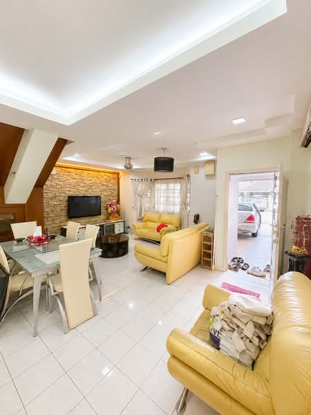 Rumah Teres untuk Disewa di Bandar Kinrara Seksyen 5 (Bandar Kinrara) - Louis . - Living Room - PropertyGuru.com.my