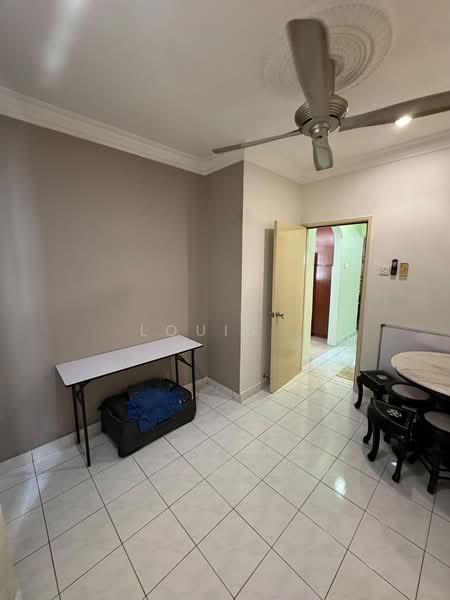 Rumah Teres untuk Disewa di Bandar Kinrara Seksyen 5 (Bandar Kinrara) - Louis . - Living Room - PropertyGuru.com.my