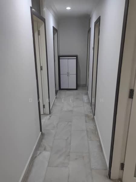 Kondominium untuk Disewa di Ukay Club Villas - Daniel Teh - Corridor - PropertyGuru.com.my