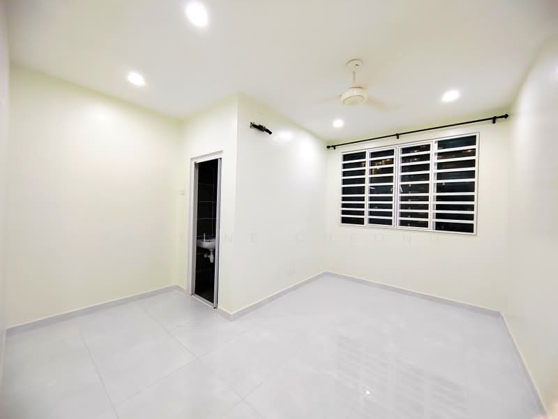 Pangsapuri untuk Dijual di The Rise Collection 2 - Pauline Cheong - Bedroom - PropertyGuru.com.my