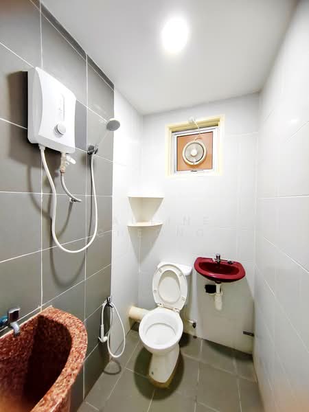 Pangsapuri untuk Dijual di The Rise Collection 2 - Pauline Cheong - Bathroom - PropertyGuru.com.my