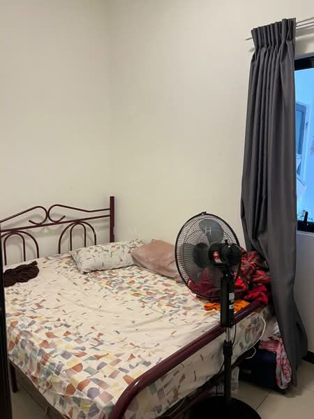Kediaman Servis untuk Dijual di Molek Regency - Kim Loh - Bedroom - PropertyGuru.com.my