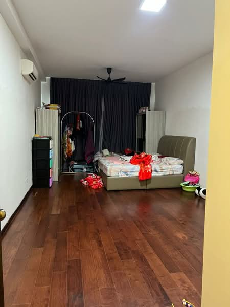 Kediaman Servis untuk Dijual di Molek Regency - Kim Loh - Bedroom - PropertyGuru.com.my