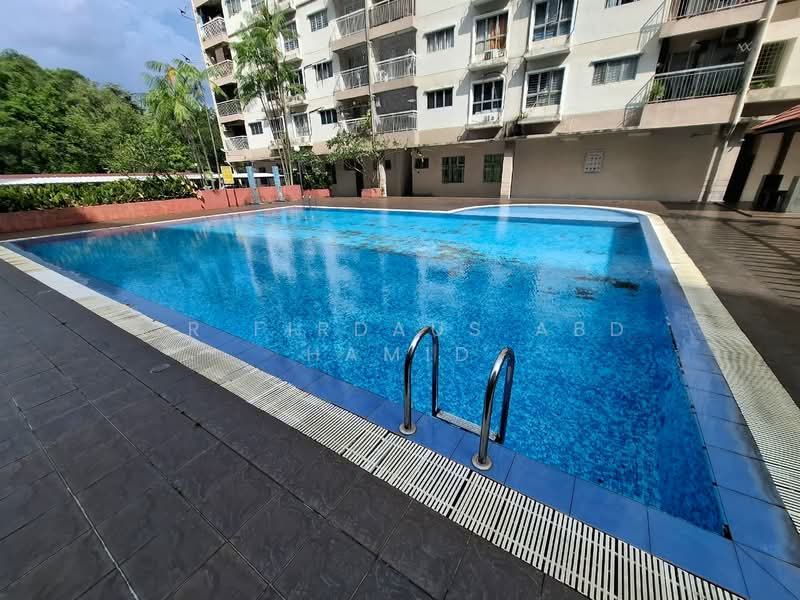 Pangsapuri untuk Dijual di Cahaya Permai - Sr Firdaus Abd Hamid - Swimming pool - PropertyGuru.com.my