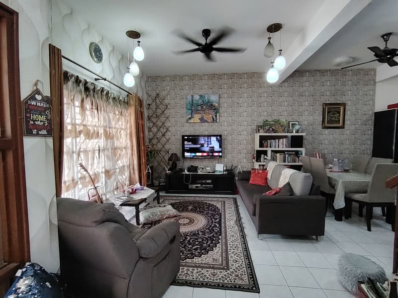 2-storey Terraced House for Sale in Taman Puncak Utama (Balakong) - May Chan - Living Room - PropertyGuru.com.my