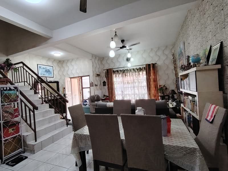 2-storey Terraced House for Sale in Taman Puncak Utama (Balakong) - May Chan - Living Room - PropertyGuru.com.my