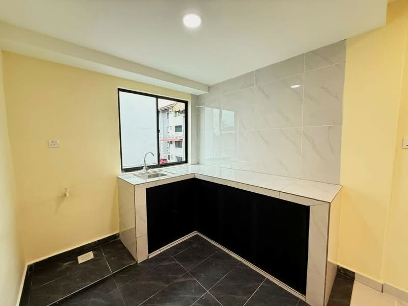Flat for Sale at Flat Bandar Selesa Jaya @ Jalan Silat Gayong - Janlly Jong - Kitchen - PropertyGuru.com.my