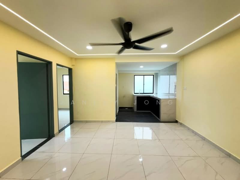 Flat for Sale at Flat Bandar Selesa Jaya @ Jalan Silat Gayong - Janlly Jong - Living Room - PropertyGuru.com.my
