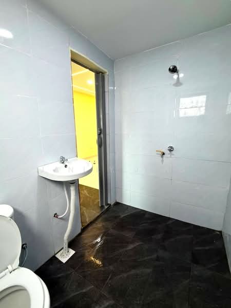 Flat for Sale at Flat Bandar Selesa Jaya @ Jalan Silat Gayong - Janlly Jong - Bathroom - PropertyGuru.com.my