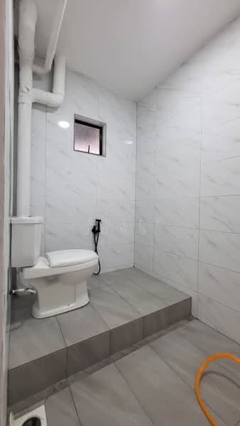 Rumah Flat untuk Dijual di Flat Bandar Selesa Jaya @ Jalan Silat Gayong - Janlly Jong - Bathroom - PropertyGuru.com.my