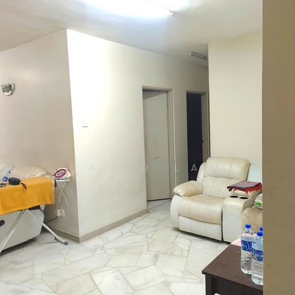 Pangsapuri untuk Disewa di Sri Intan 1 - David Lao - Living Room - PropertyGuru.com.my