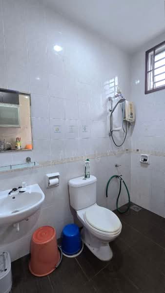 1-storey Terraced House for Sale in Taman Seri Austin (Tebrau) - Janlly Jong - Bathroom - PropertyGuru.com.my