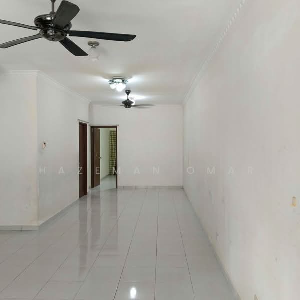 Townhouse for Sale in Batu Caves (Selangor) - Hazeman Omar - Living Room - PropertyGuru.com.my