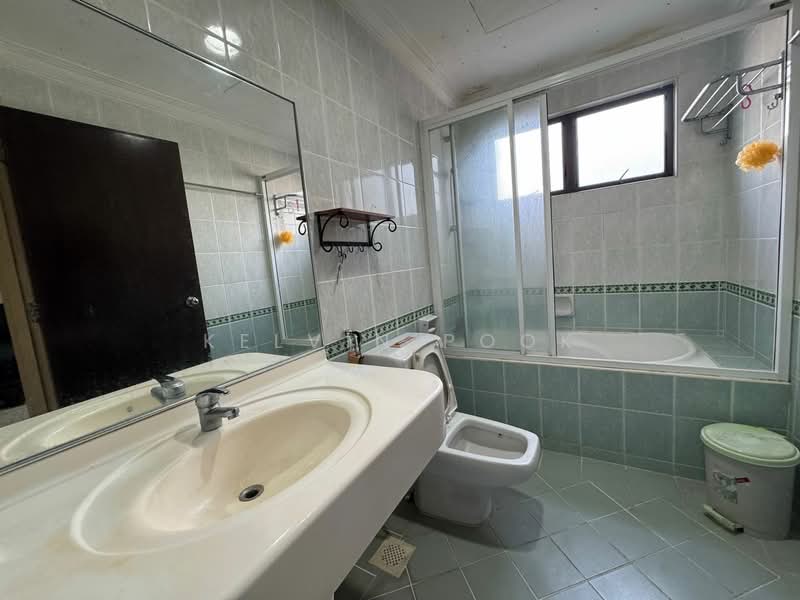 Apartment for Sale at D'Melor Condominium - Kelvin Pook - Bathroom - PropertyGuru.com.my