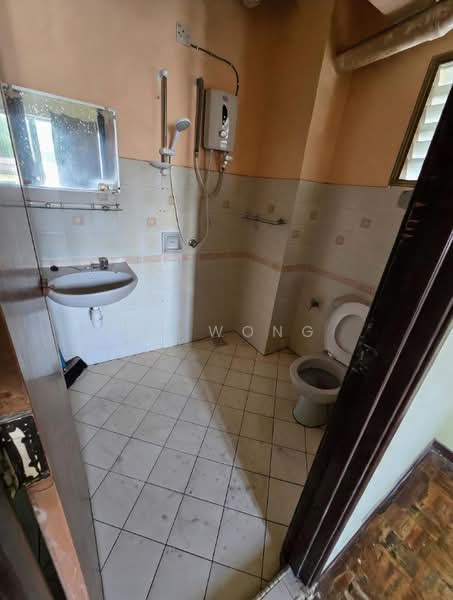 Kondominium untuk Dijual di Menara Alpha - CK Wong - Bathroom - PropertyGuru.com.my