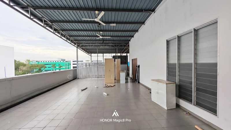 Kilang untuk Disewa di Glenmarie (Selangor) - Camie Hoo - Balcony - PropertyGuru.com.my