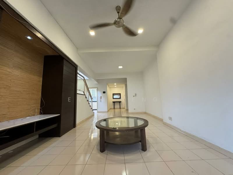 Kondominium untuk Dijual di Seri Maya Condominium - Evon Heng - Living Room - PropertyGuru.com.my