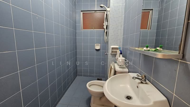 Rumah Bandar untuk Disewa di Bandar Utama 12 (Bandar Utama) - Linus Chan - Bathroom - PropertyGuru.com.my
