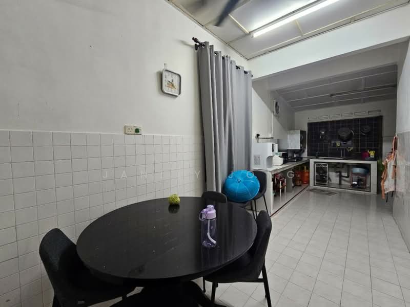 1-storey Terraced House for Sale in Taman Skudai Baru (Skudai) - Janlly Jong - Kitchen - PropertyGuru.com.my