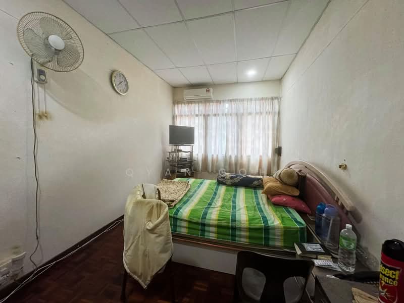 Terraced House for Rent in Island Glades (Jelutong) - Qyan Goh - Bedroom - PropertyGuru.com.my